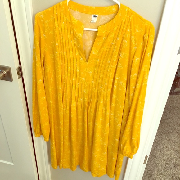 Old Navy Dresses & Skirts - Pretty yellow & white floral print dress